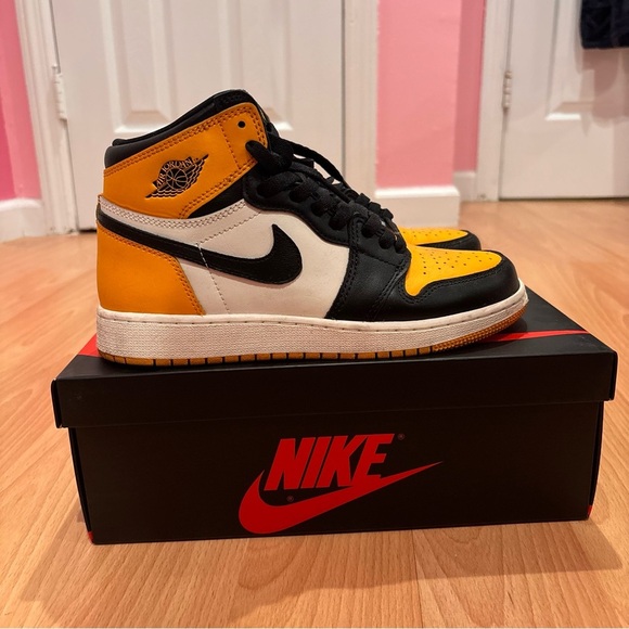 Nike Air Jordan 1 Black and Yellow Taxi High-Top Sneakers - Picture 3 of 9